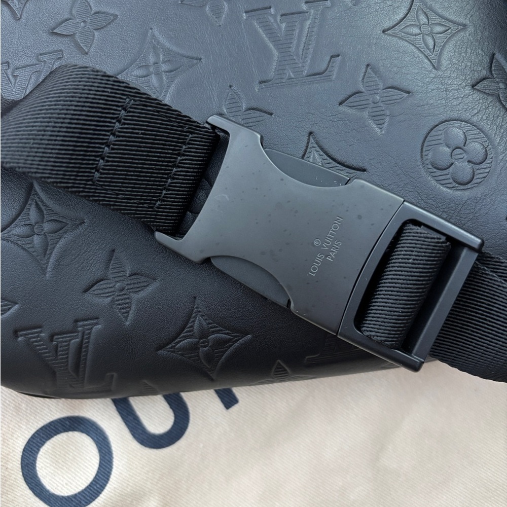 Louis Vuitton Discovery Bumbag PM Monogram Shadow - Picture 10 of 12